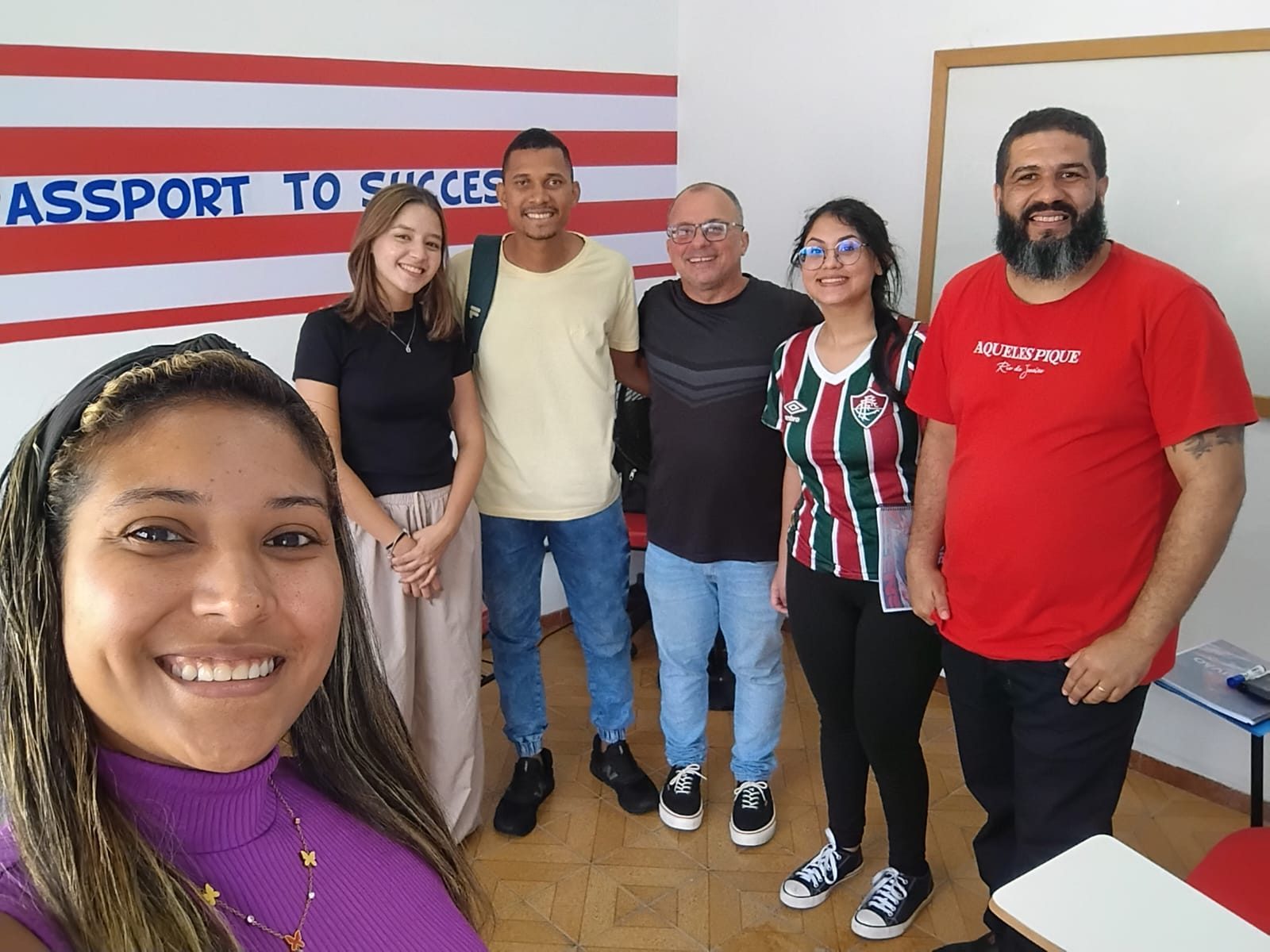 Turma de inglês com o professor Rodrigo e Jackson